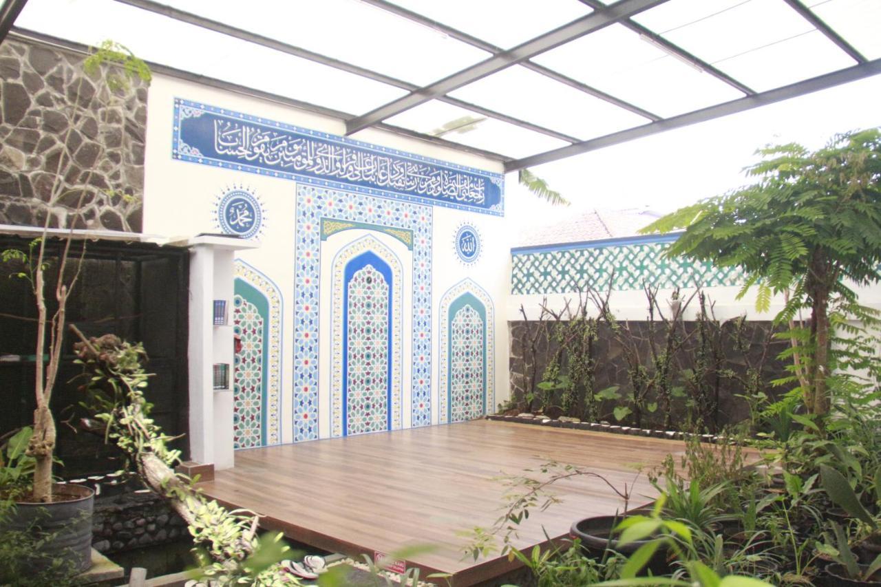 Bu Sepuh Guesthouse Sangkanurip Exteriör bild